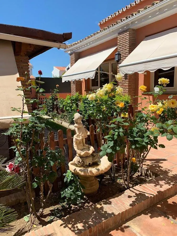 度假居 Chalet Con Piscina A 50 M De La Playa . 马尔韦利亚