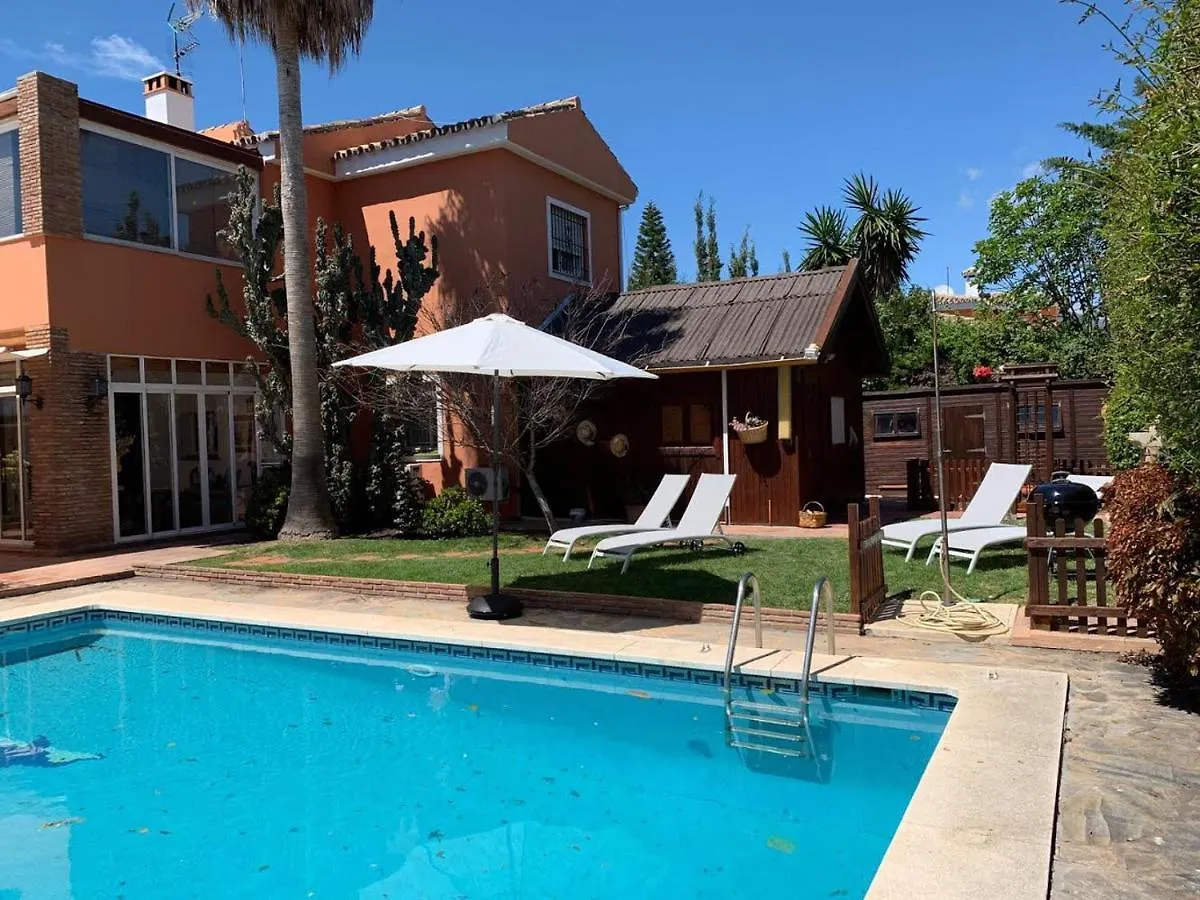 Chalet Con Piscina A 50 M De La Playa . Marbella